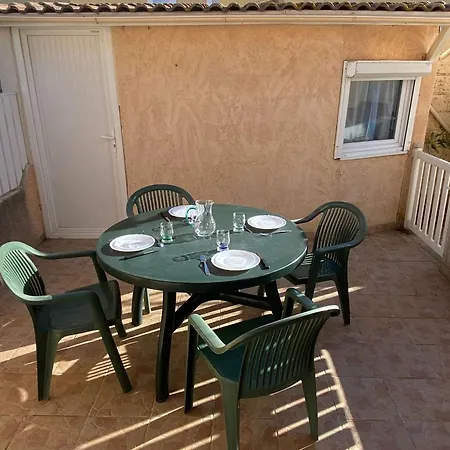 Maison 3 Pieces, 5 Couchages Avec Terrasse Et Piscine, Parking Prive, A - Fr-1-326-705 *